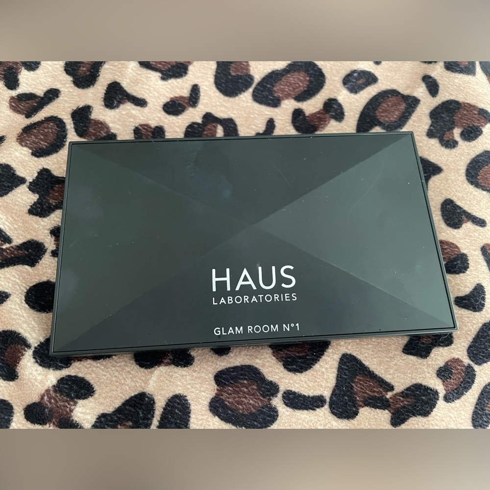 Haus Laboratories eye shadow palette